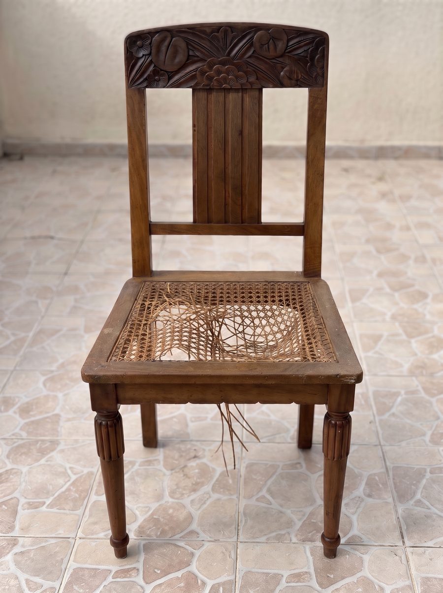 Cannage d'une chaise de salle à manger – avant